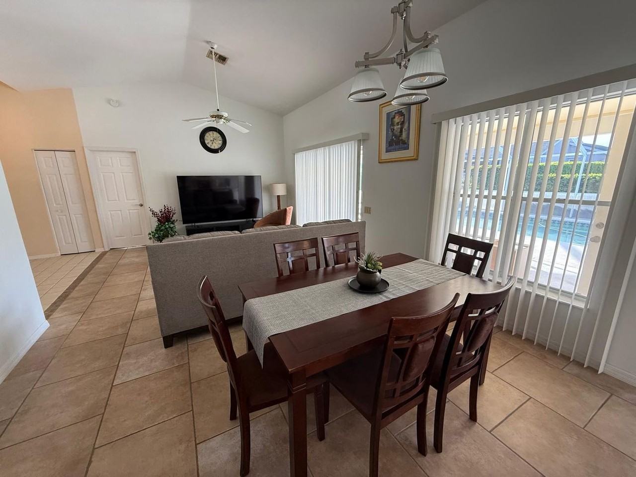 8516 Danbury Ln - Photo 3 of 24