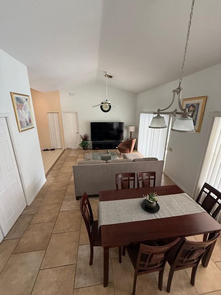 8516 Danbury Ln - Photo 4 of 24