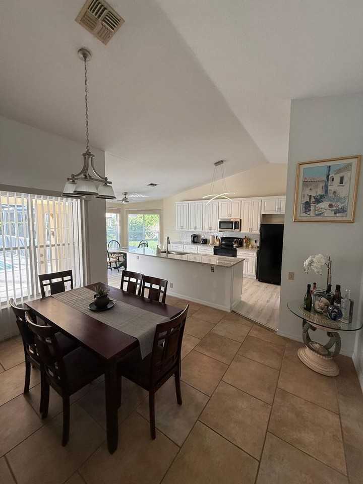 8516 Danbury Ln - Photo 6 of 24