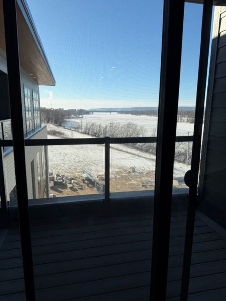 Brand New - Photo 5 of 47