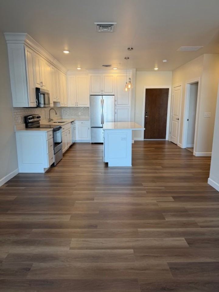 Brand New - Photo 6 of 47