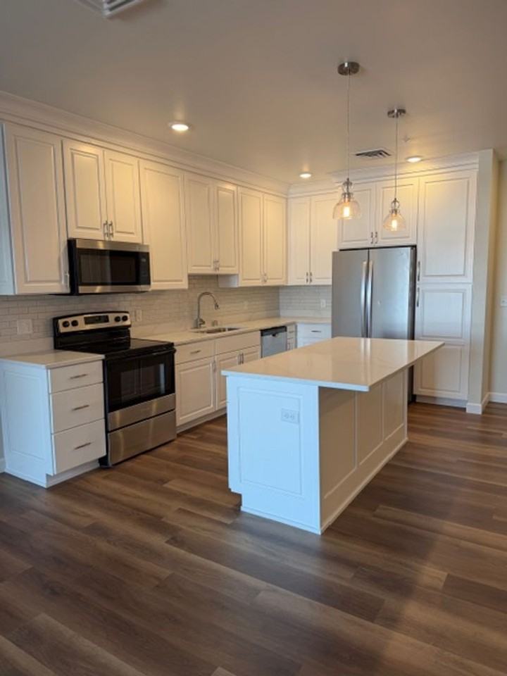 Brand New - Photo 7 of 47