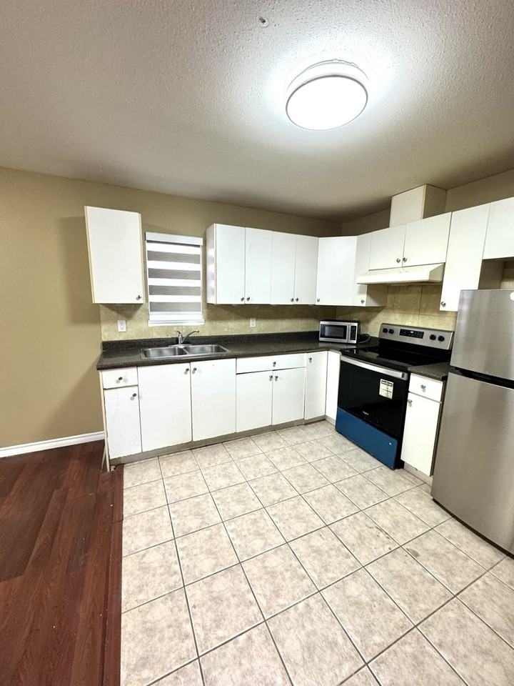 13347 60 Avenue - Photo 3 of 10