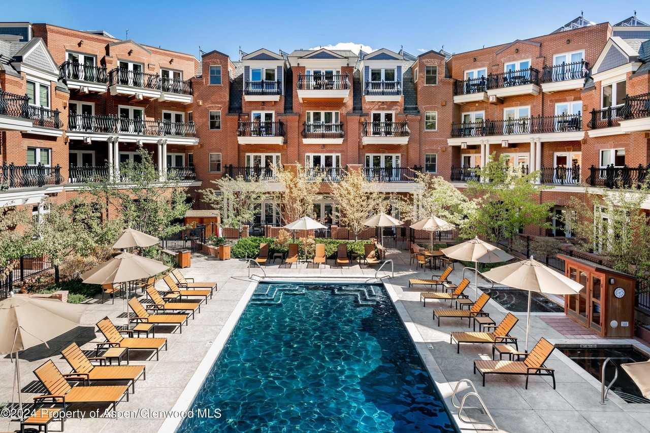 415 E Dean St Unit 47 - Photo 2 of 24