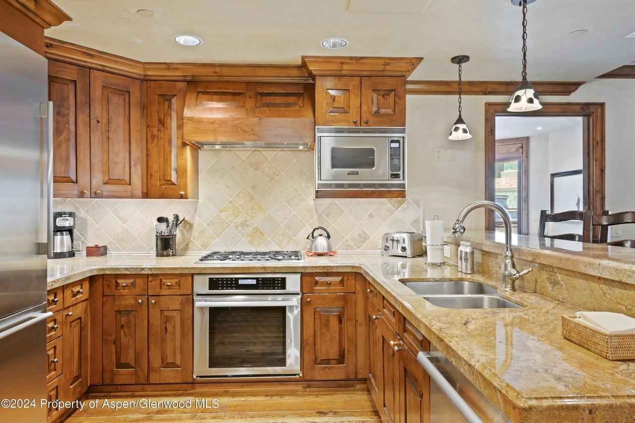 415 E Dean St Unit 47 - Photo 4 of 24