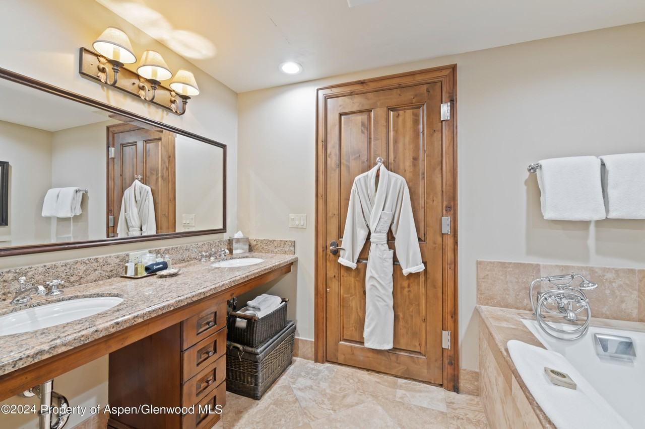 415 E Dean St Unit 47 - Photo 6 of 24