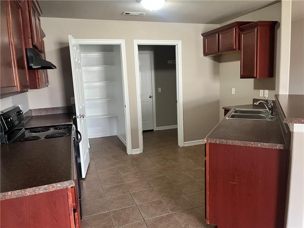 903 W Post Rd - Photo 2 of 5