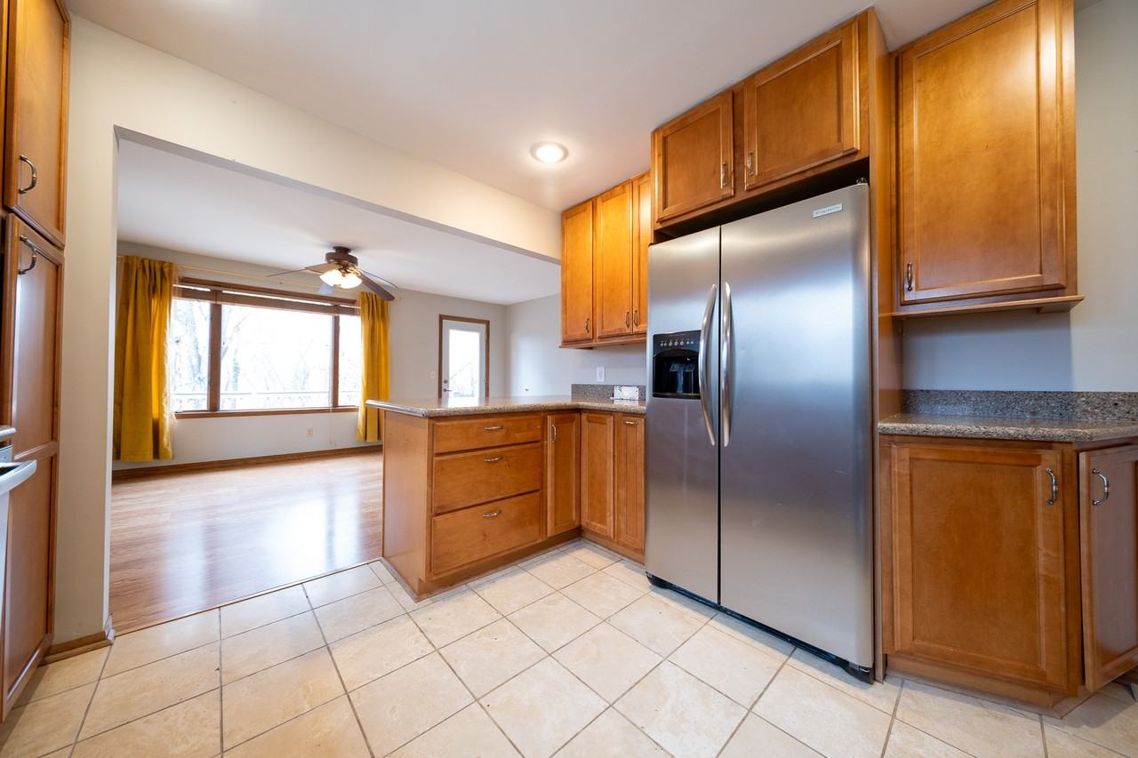 1410 Juneau Ln N #1 - Photo 3 of 34