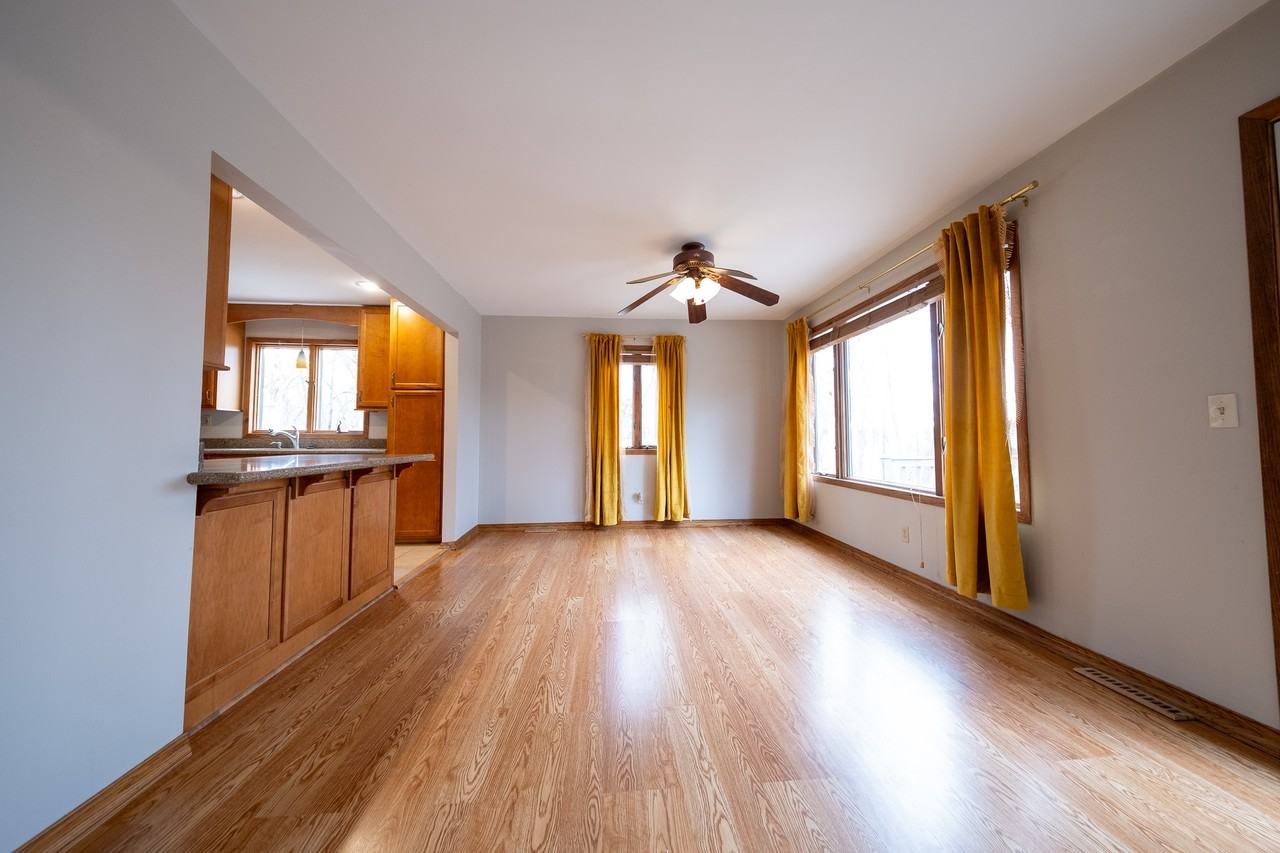 1410 Juneau Ln N #1 - Photo 6 of 34