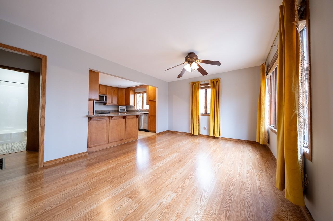 1410 Juneau Ln N #1 - Photo 7 of 34