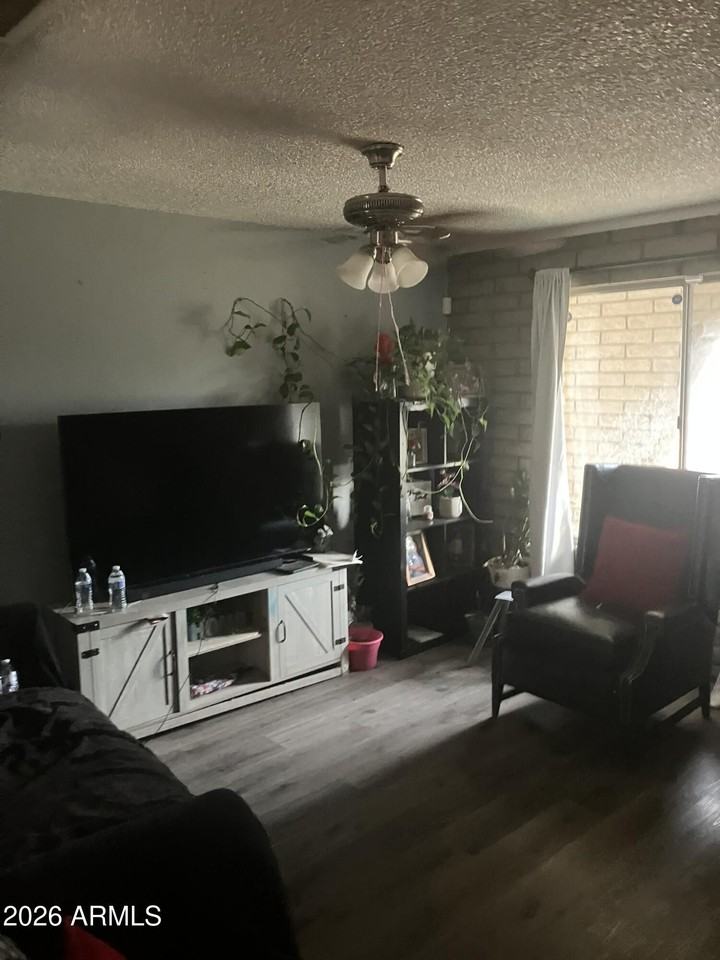 4214 W Lewis Ave - Photo 5 of 13