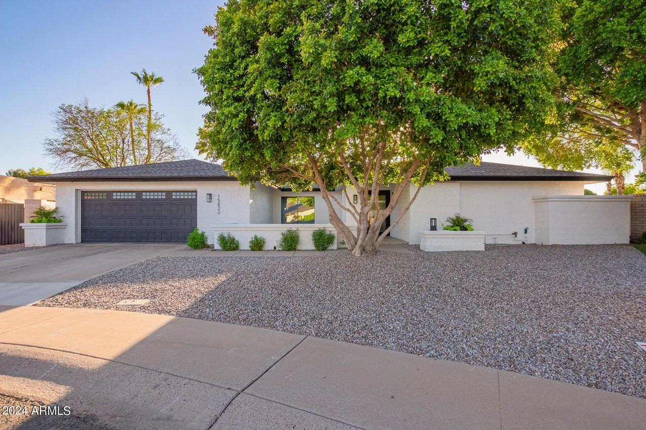 15832 N 62nd Pl - Photo 4 of 50