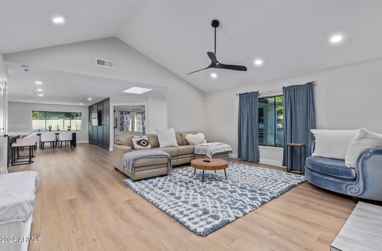 15832 N 62nd Pl - Photo 6 of 50