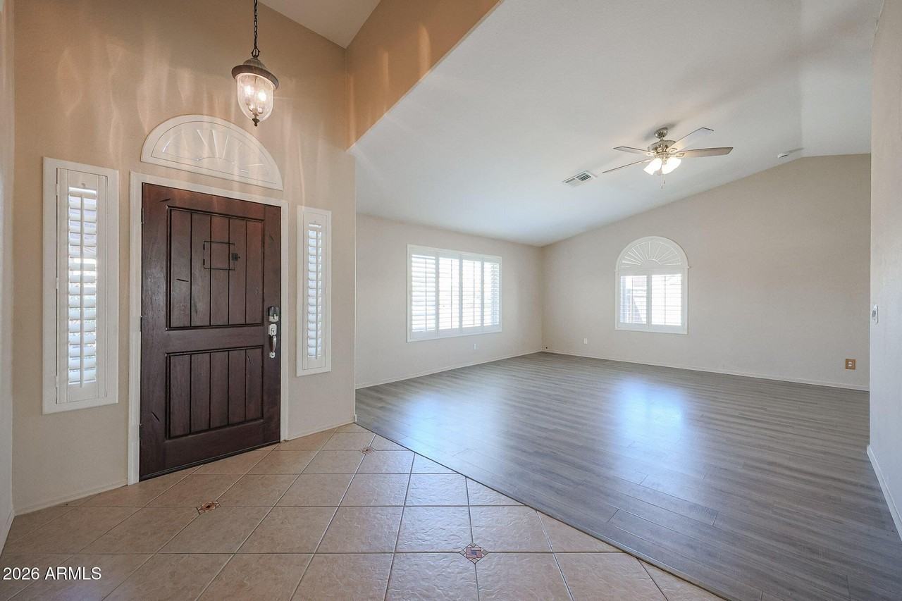 12759 N 86th Ln - Photo 4 of 36