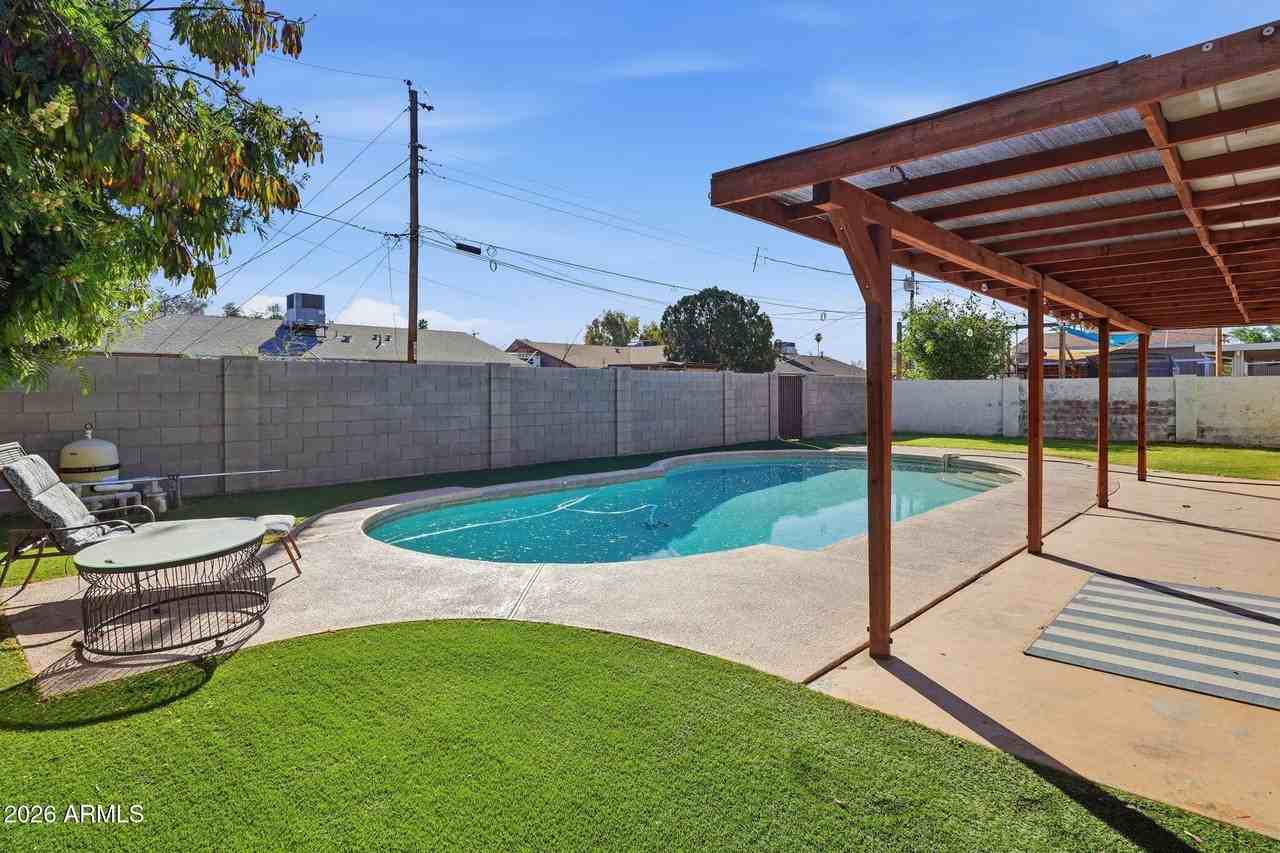 2503 S Jentilly Ln - Photo 4 of 35