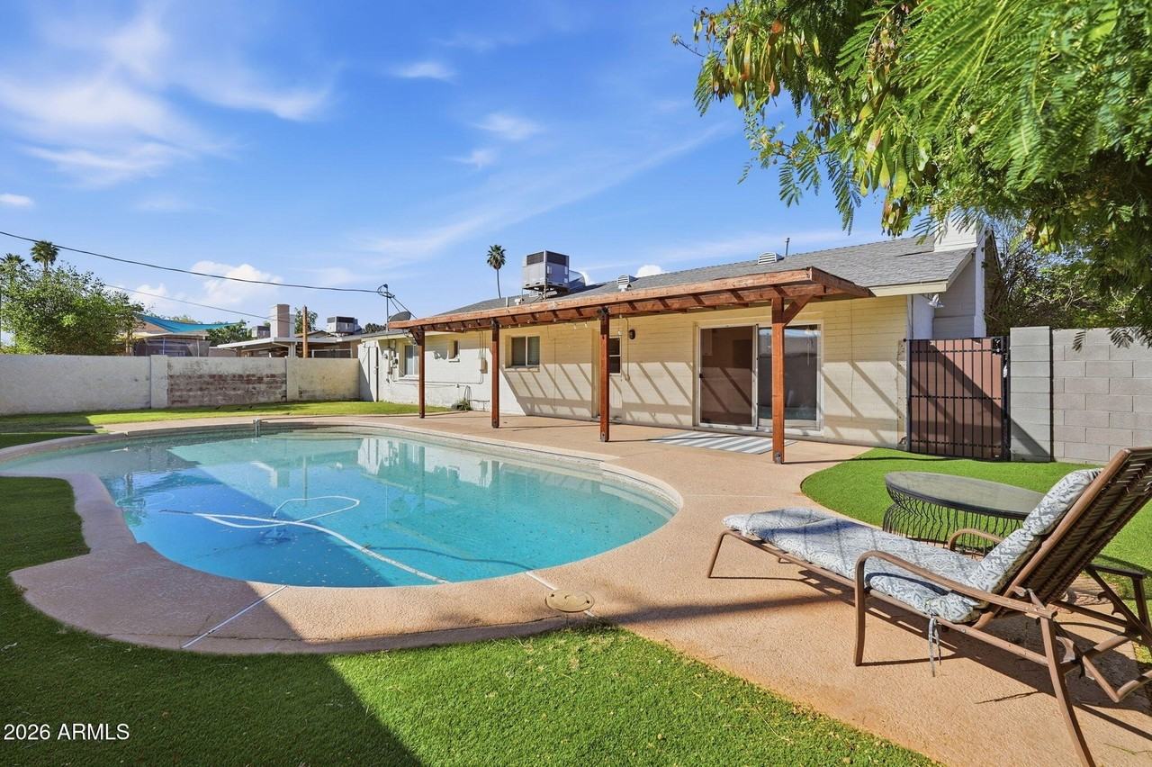 2503 S Jentilly Ln - Photo 5 of 35