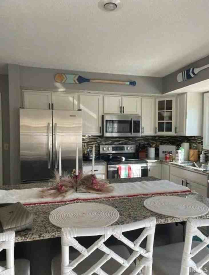 2206 E Autumn Dr - Photo 3 of 33