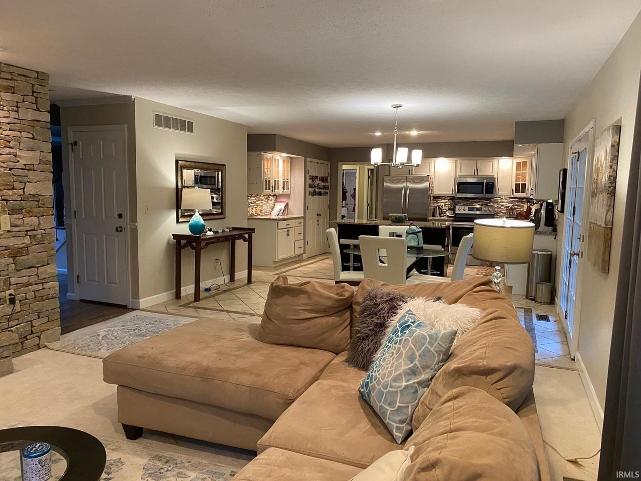 2206 E Autumn Dr - Photo 4 of 33