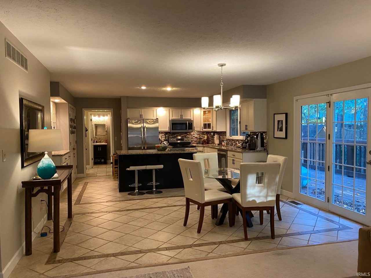 2206 E Autumn Dr - Photo 6 of 33