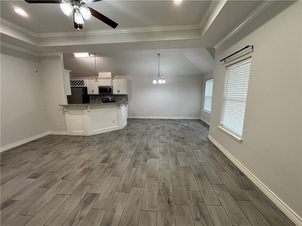 2553 Lorine Dr - Photo 2 of 14