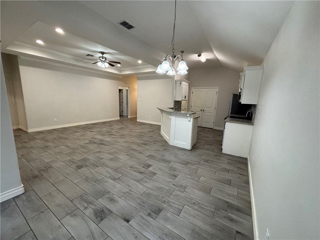 2553 Lorine Dr - Photo 3 of 14