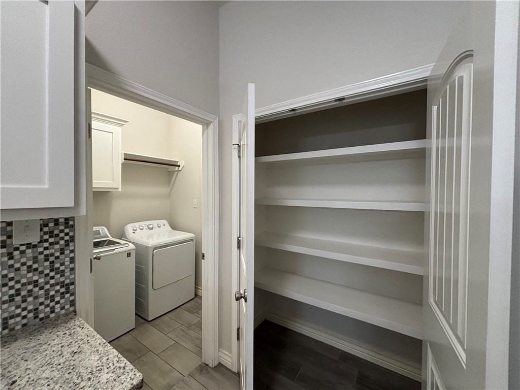 2553 Lorine Dr - Photo 6 of 14