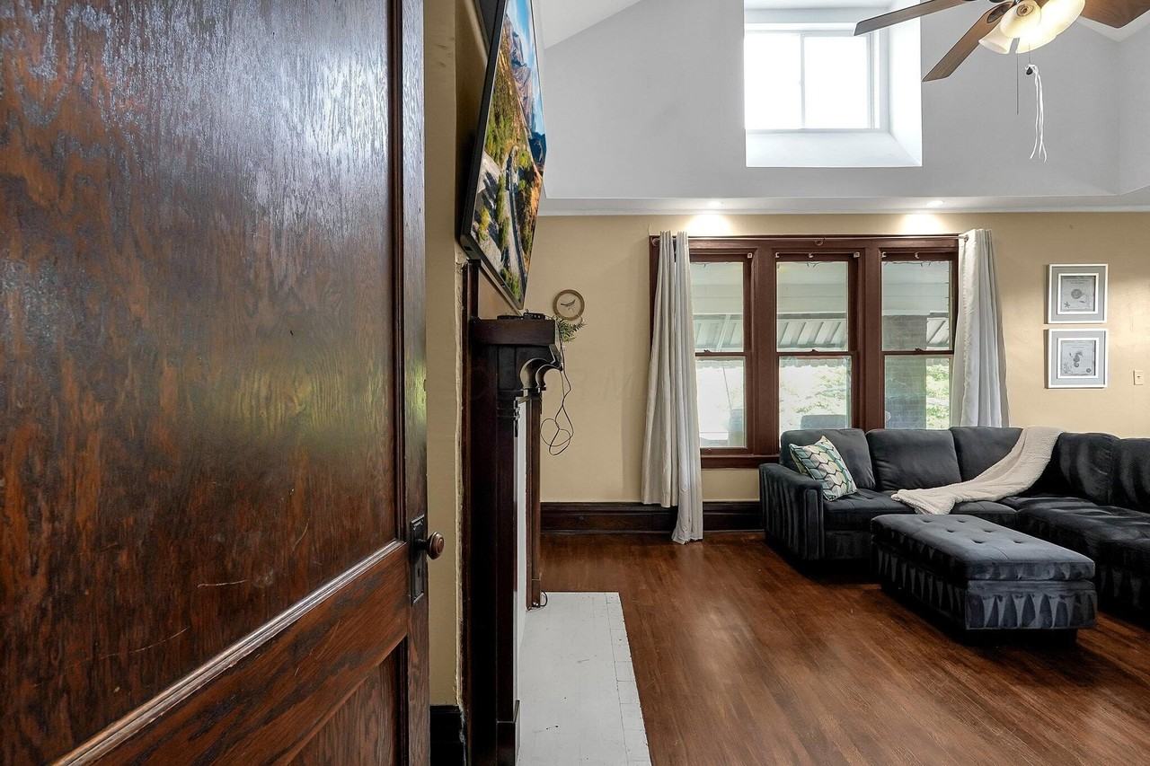 366 Berkeley Rd - Photo 4 of 24