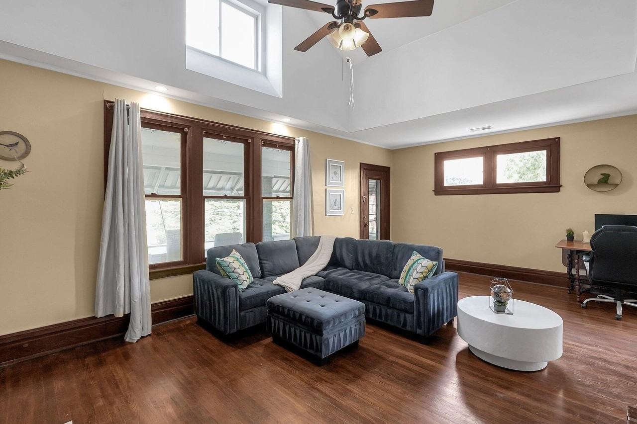 366 Berkeley Rd - Photo 5 of 24