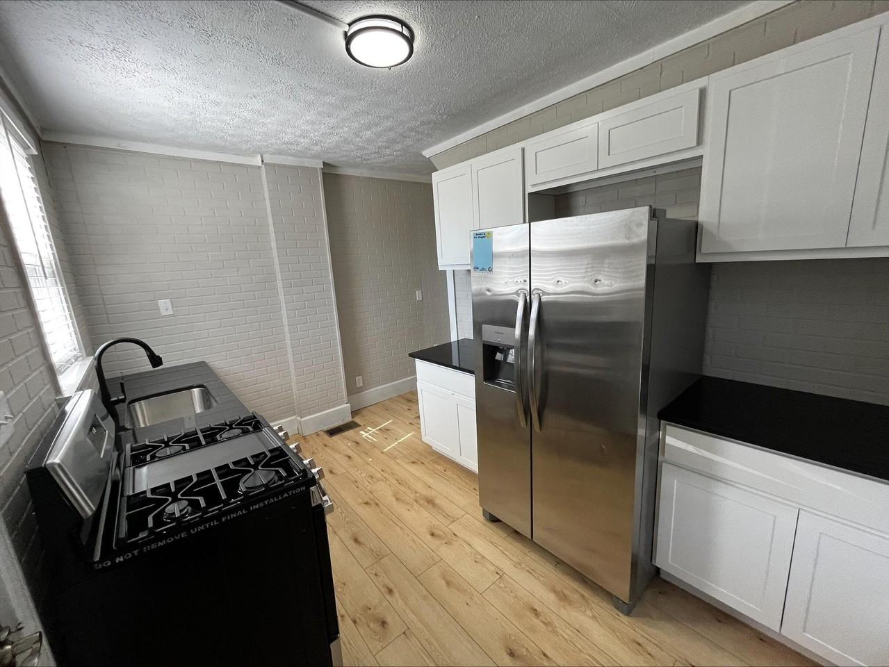 2745 Steele Ave - Photo 3 of 8