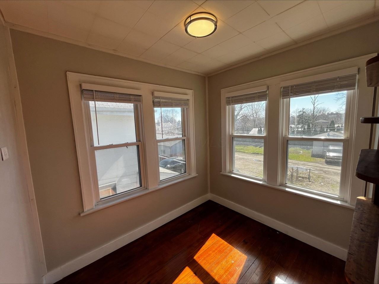 2745 Steele Ave - Photo 4 of 8