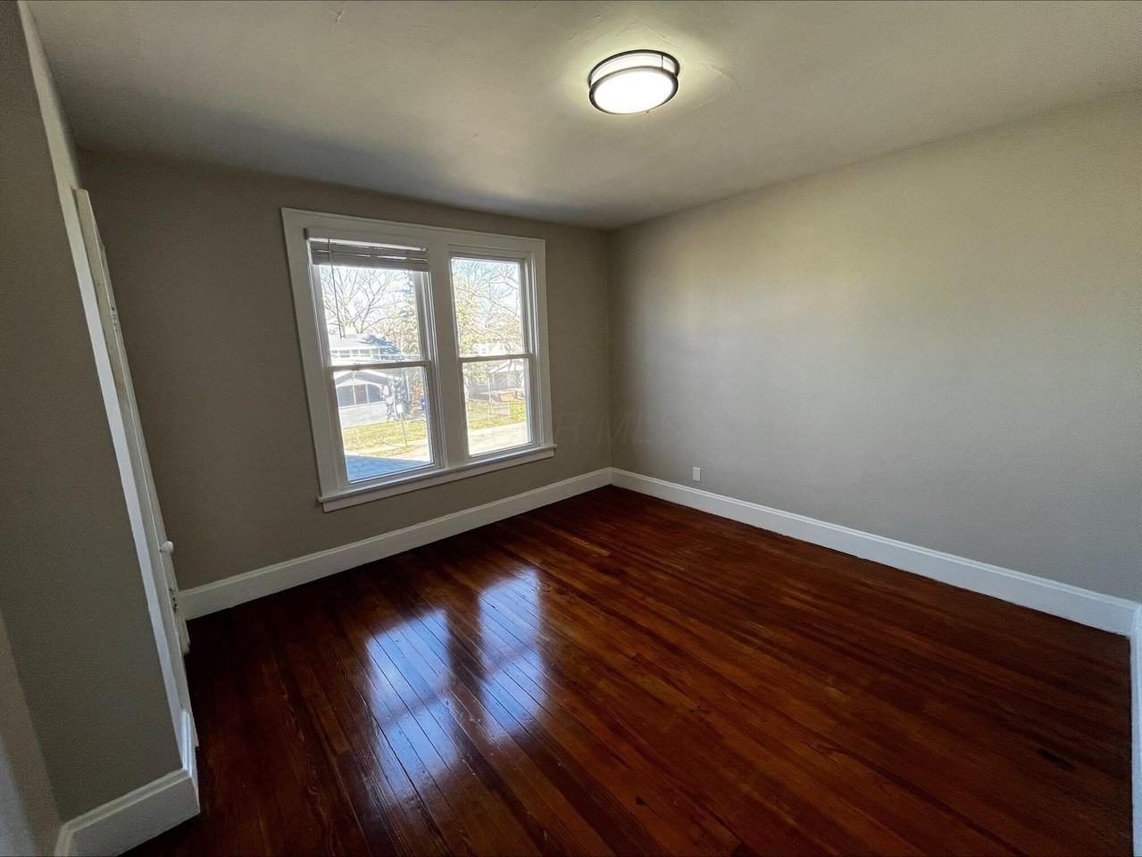 2745 Steele Ave - Photo 6 of 8