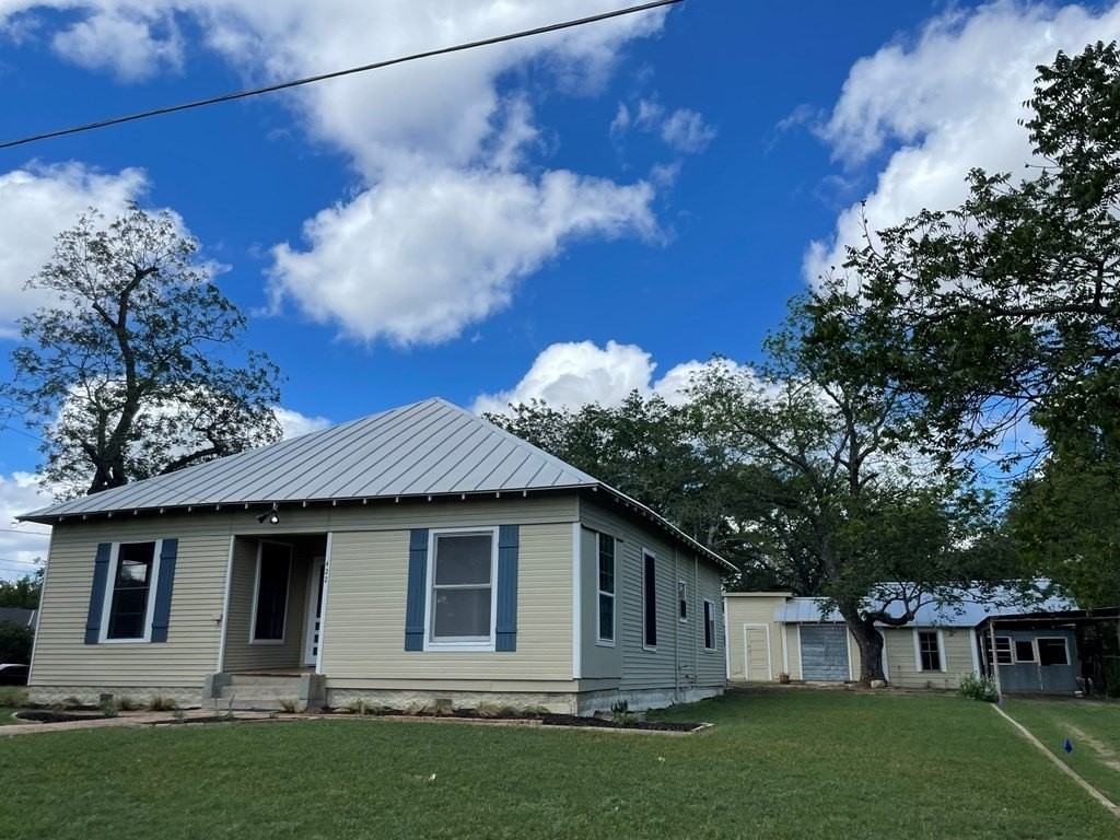 422 S Orange St - Photo 3 of 21