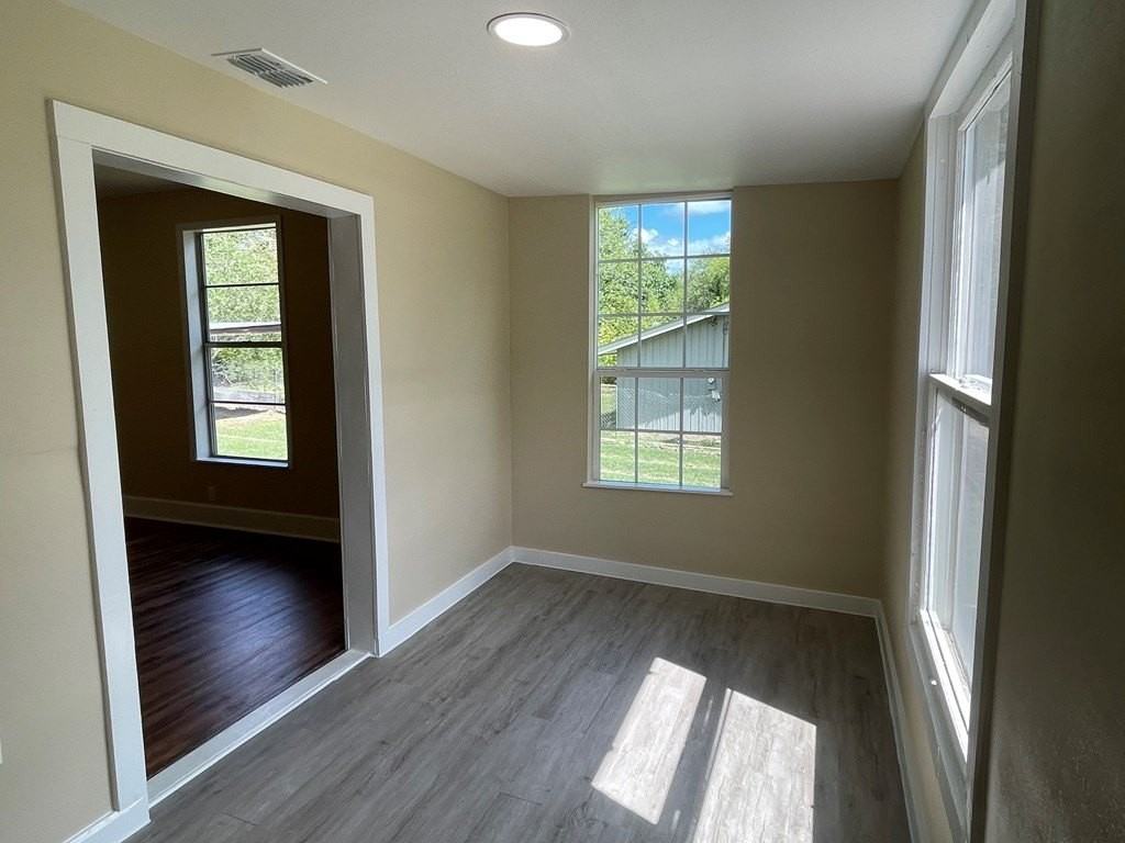 422 S Orange St - Photo 5 of 21