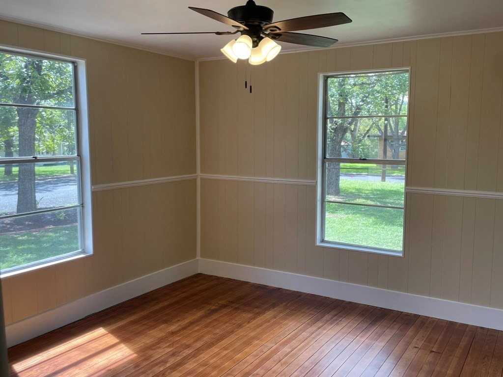 422 S Orange St - Photo 6 of 21