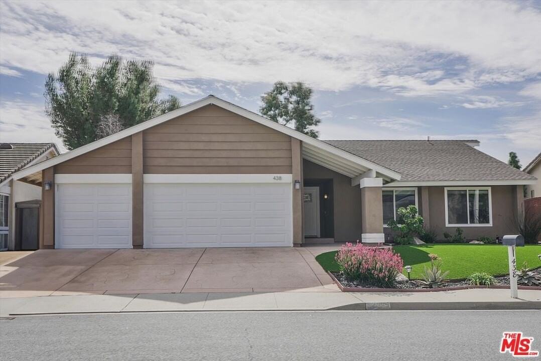 438 Raindance St - Photo 2 of 33