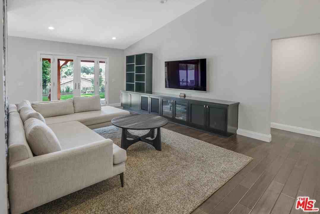 438 Raindance St - Photo 4 of 33