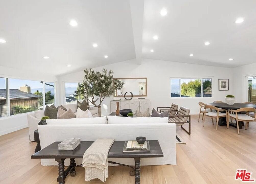 3852 Sherview Dr - Photo 2 of 6