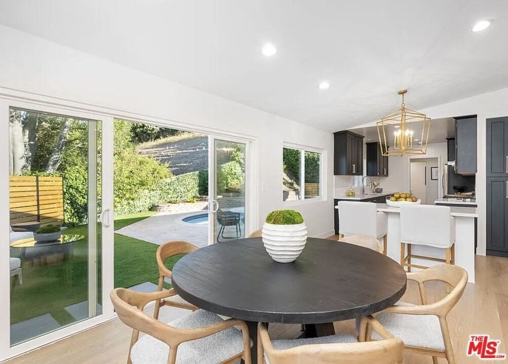 3852 Sherview Dr - Photo 4 of 6