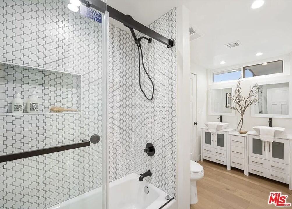 3852 Sherview Dr - Photo 5 of 6