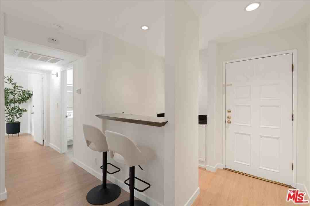 429 N Oakhurst Dr Apt 203 - Photo 4 of 37