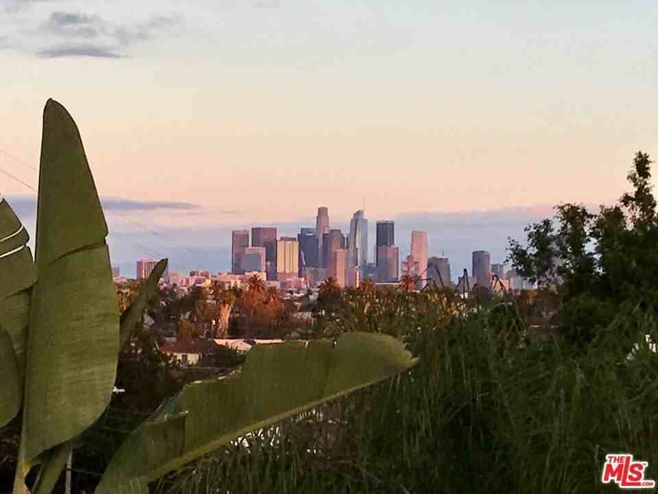 1203 S Rimpau Blvd - Photo 2 of 15