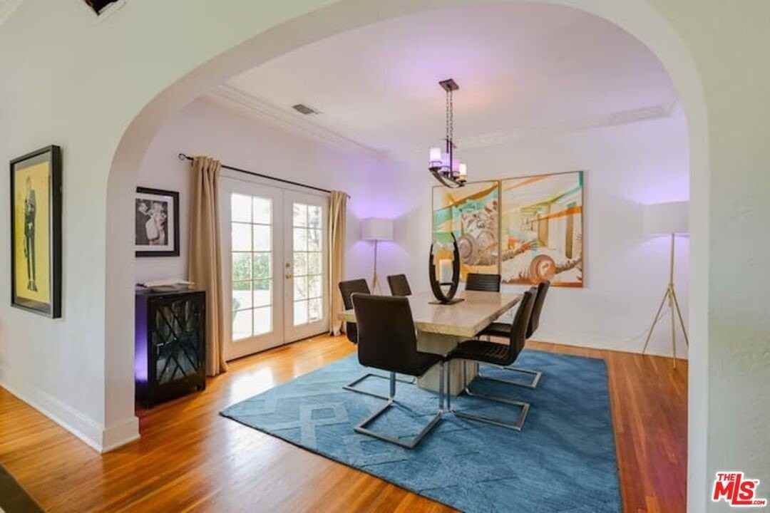 1203 S Rimpau Blvd - Photo 4 of 15