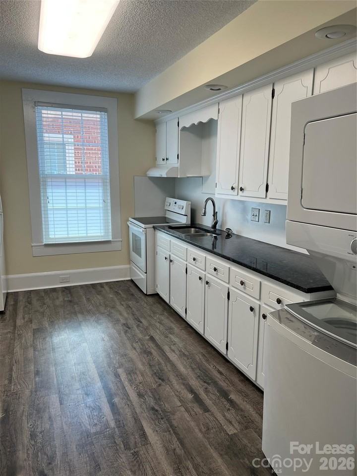 211 W G St - Photo 3 of 20