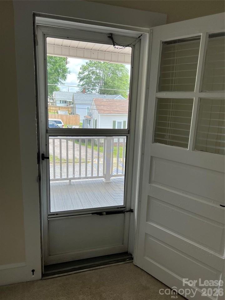 211 W G St - Photo 7 of 20