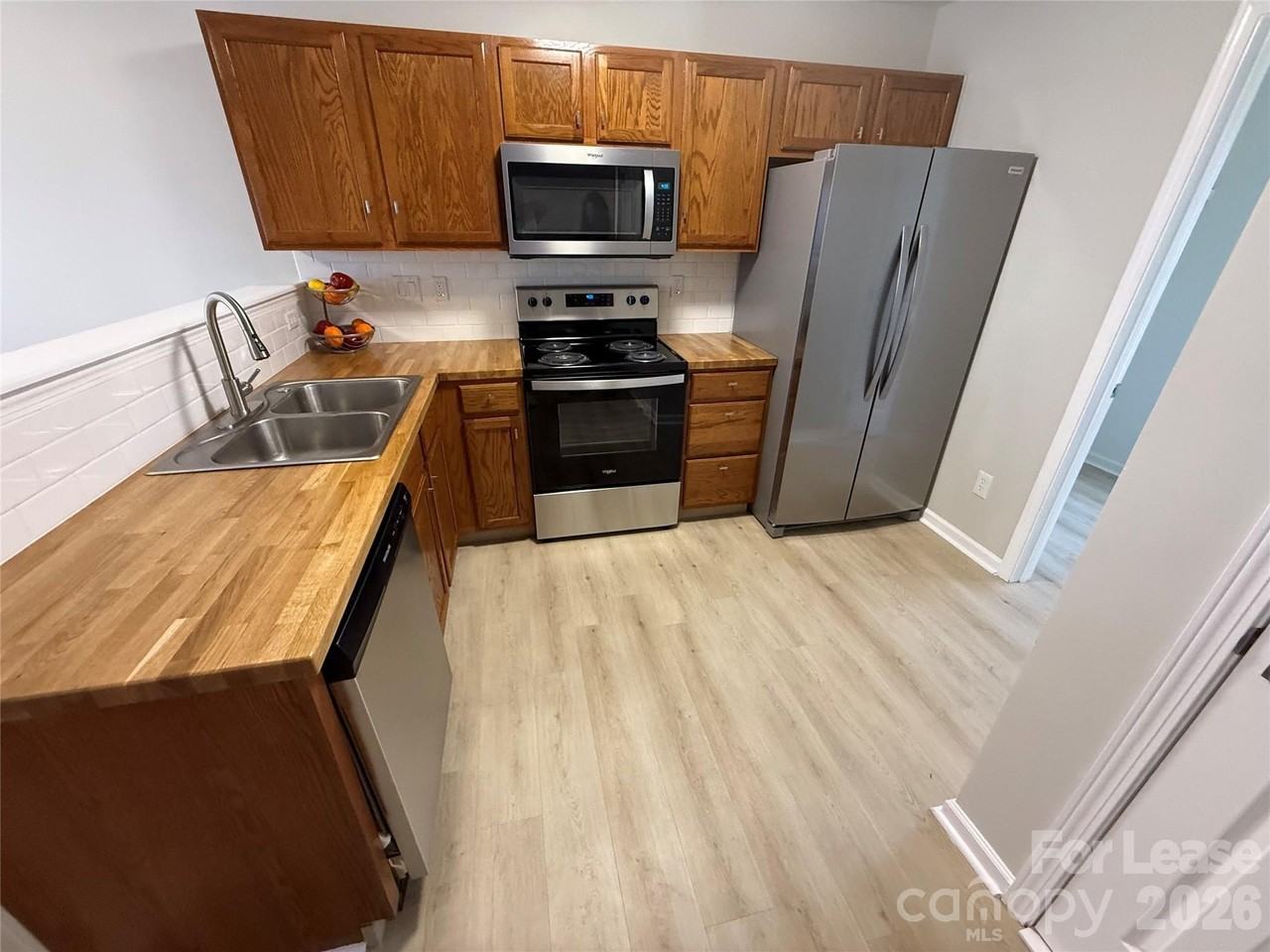 7021 Sunman Rd - Photo 7 of 20