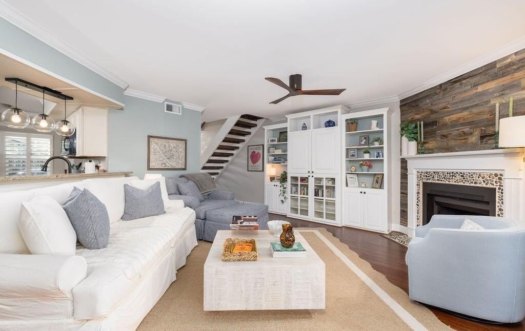 1716 Villa Maison - Photo 2 of 44