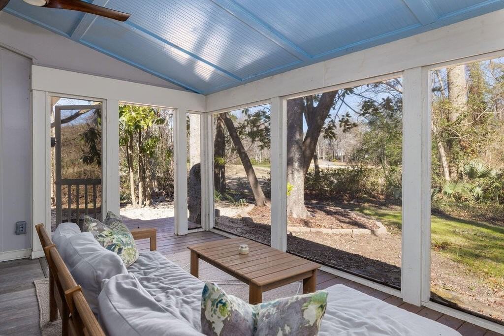 1716 Villa Maison - Photo 4 of 44