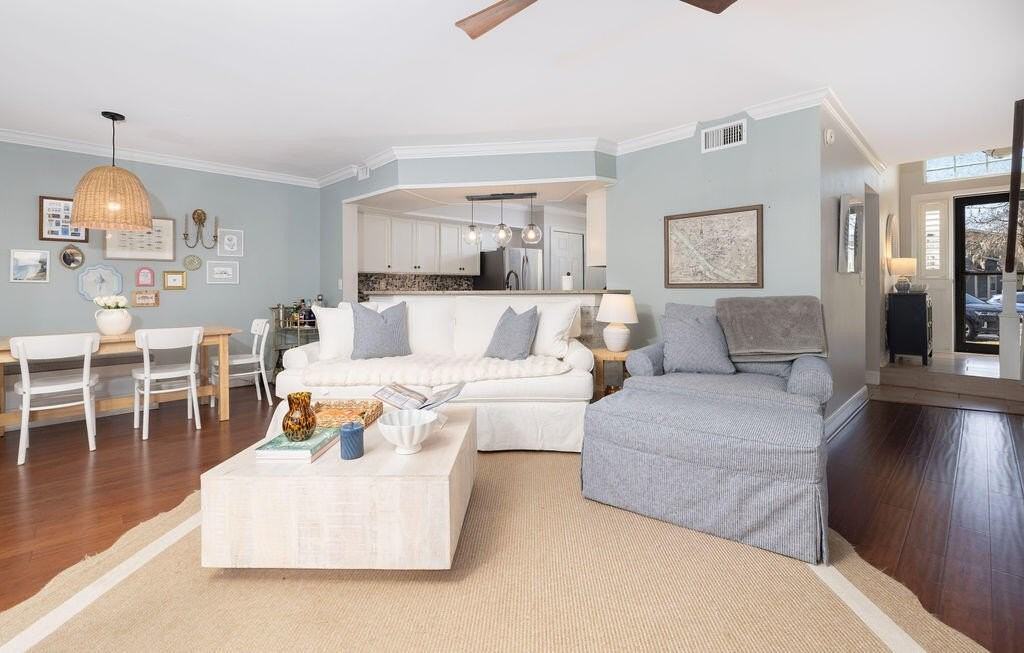 1716 Villa Maison - Photo 7 of 44