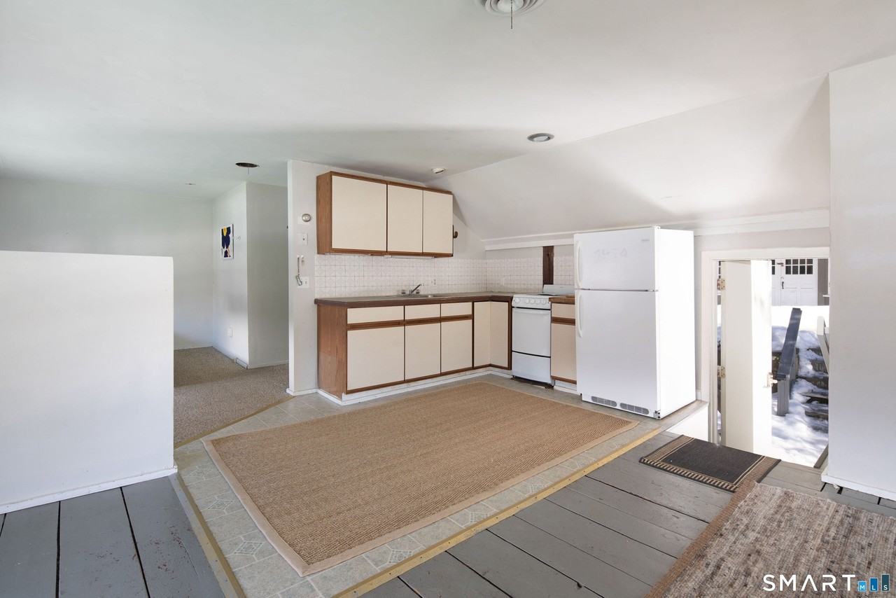 7 Railroad St - Photo 2 of 8