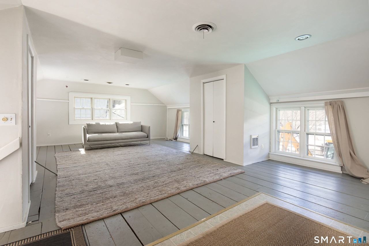 7 Railroad St - Photo 3 of 8